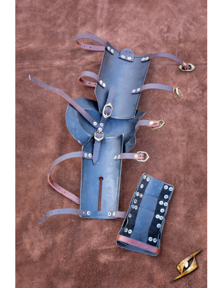 Mittelalterliche Arme aus Stahl...