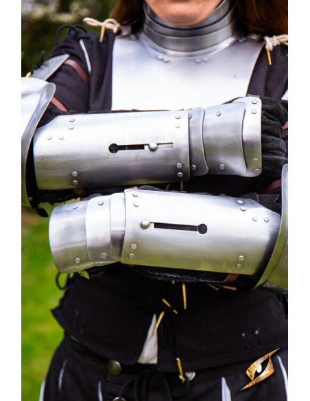 Mittelalterliche Arme aus Stahl... Mittelalterliche Arme aus Stahl...
