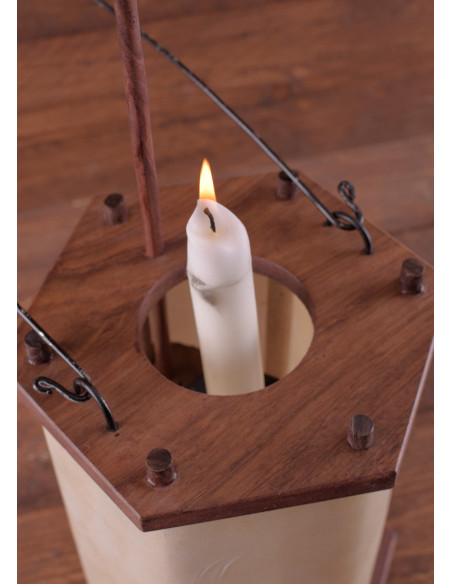 Houten lantaarn met ruw leer (23,5 cm.)