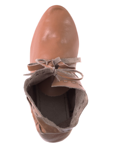 Mittelalterliche Stiefel mit halber... Mittelalterliche Stiefel mit halber...