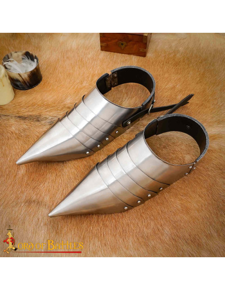 Sabatones medievales en acero Siglos...