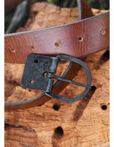 Handgesmede gesp met plaat, riemen van ongeveer 38 mm breed