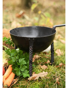 Middeleeuwse driepoot pan handgesmeed