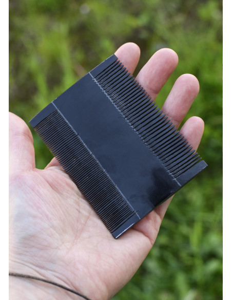 Dobbelt side middelalderkam med oksehorn