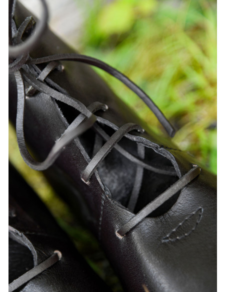 Middeleeuwse hoge schoenen met veters