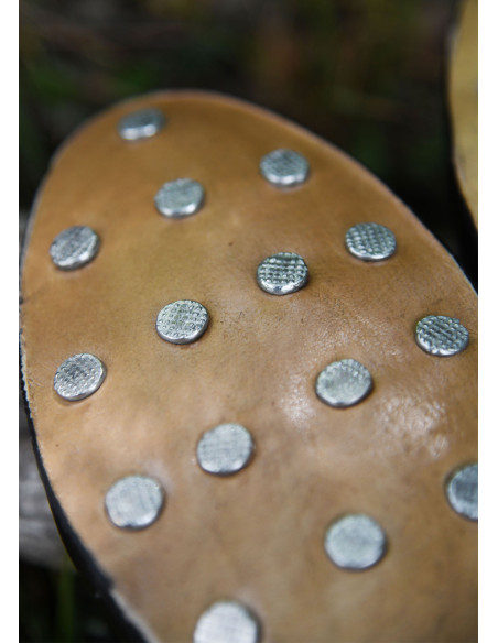 Medieval høje snørestøvler