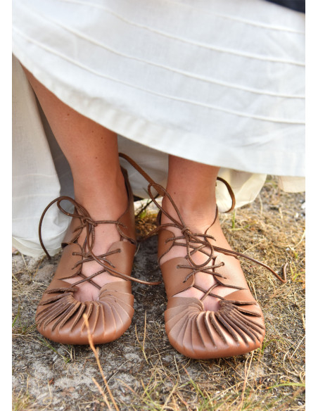 Sandalias romanas cuero marrón, con... Sandalias romanas cuero marrón, con...