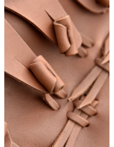 Medievale høje støvler med knudebånd,...