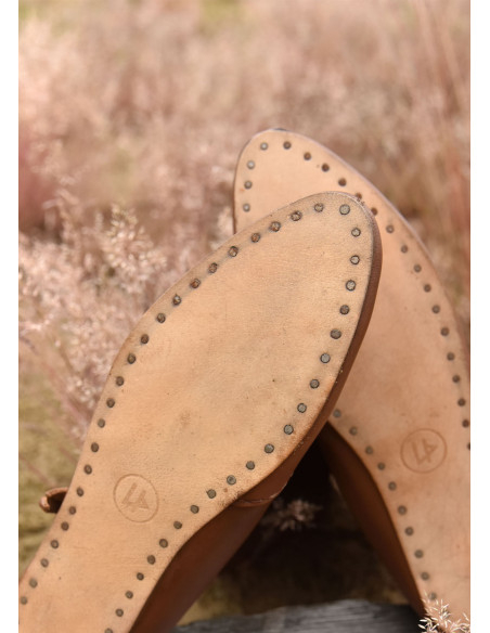 Mittelalterliche hohe Stiefel mit...