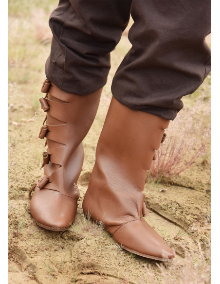 Mittelalterliche hohe Stiefel mit...