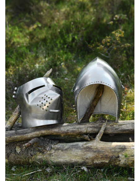 Hundenæsehjelm fra det 14....