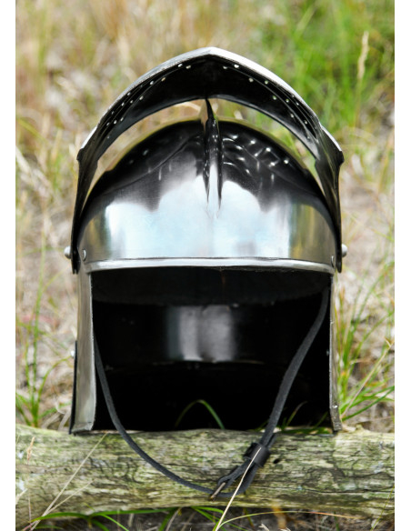 Celada medieval con visera, año 1490