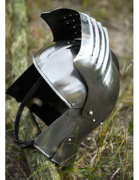 Celada medieval con visera, año 1490