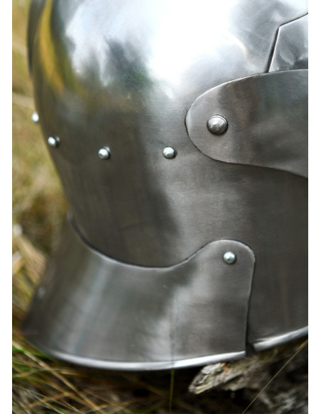 Celada medieval con visera, año 1490