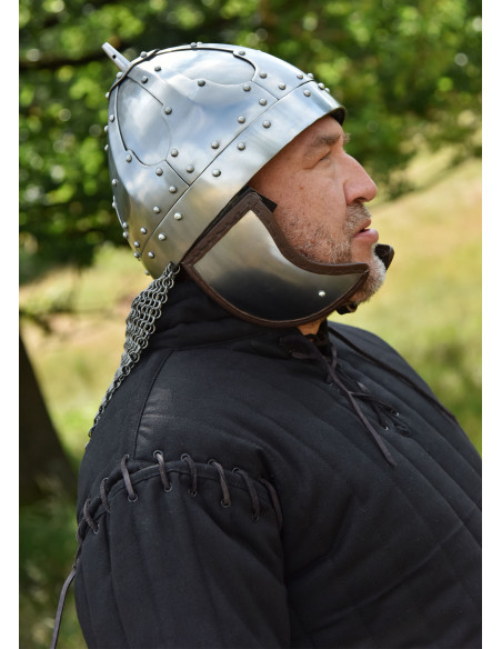 Spangenhelm helm met oorbeschermers...