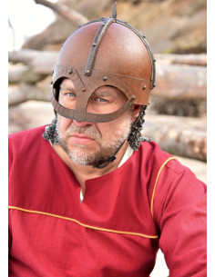 Gjermundbu Wikingerhelm mit Kettenhemd, kampfbereit 2