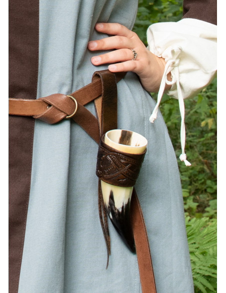 Tahalí til hornedesign med relieff, brun