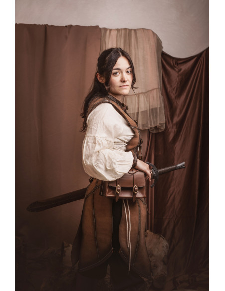 Cuera medieval larga marrón en piel...