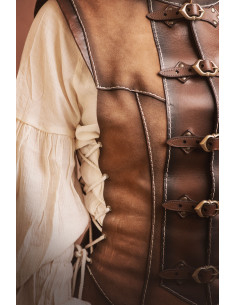 Cuera medieval larga marrón en piel de serraje, hombre 2