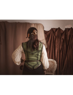 Cuera medieval corta verde en piel de serraje, mujer 2