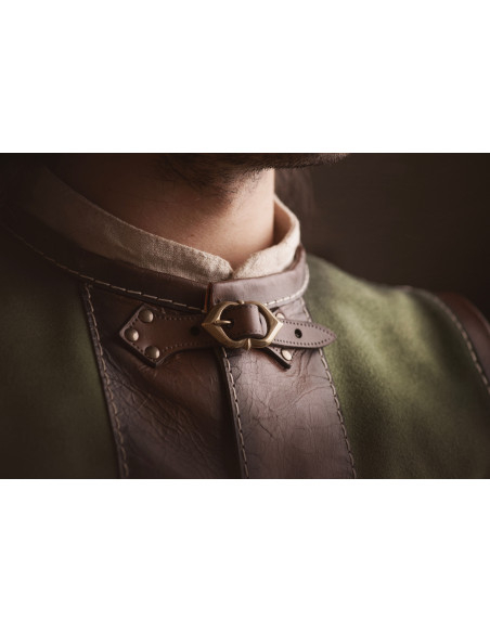 Cuera medieval corta verde en piel de... Cuera medieval corta verde en piel de...