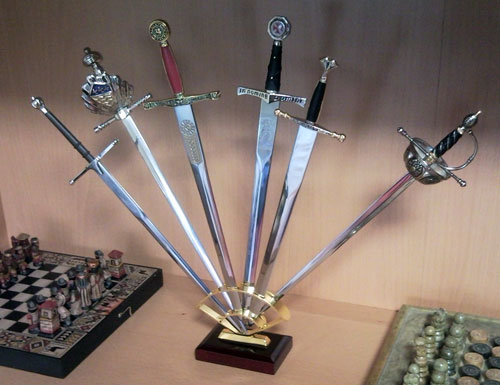 Miniaturas abrecartas de dagas, espadas y sables