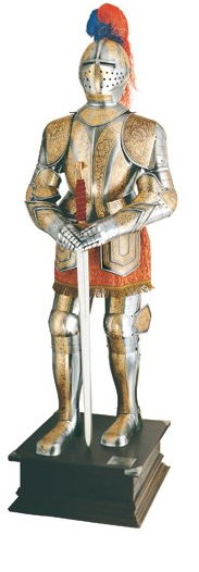 ARMADURA TAMAÑO NATURAL PLATEADA CON GRABADOS DORADOS Y ESPADA ENTRE LAS MANOS1 - La armadura en la época medieval