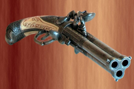 RÉPLICA DECORATIVA PISTOLA DE 3 CAÑONES AUGSBURG 1775 PAVONADA 450x301 custom - Historia de la pistola medieval