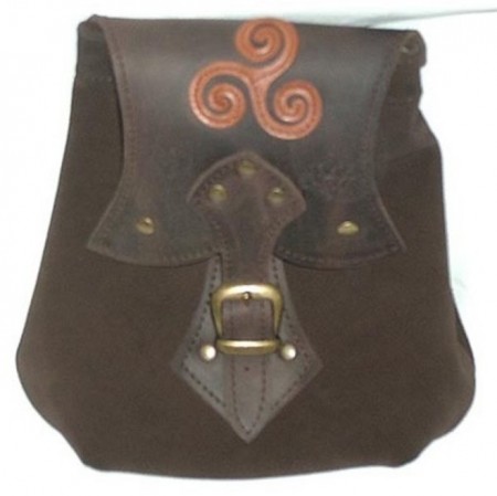 Bolsa Celta marrón trisquel 450x449 custom - Bolsos y mochilas medievales en cuero