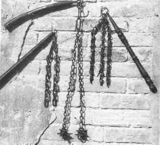 Látigos medievales de tortura para castigar a los ladrones y criminales de la época