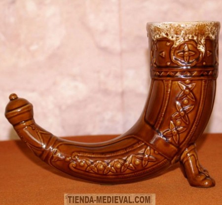 Cuerno medieval de cerámica 450x416 - Corna Vichinghe