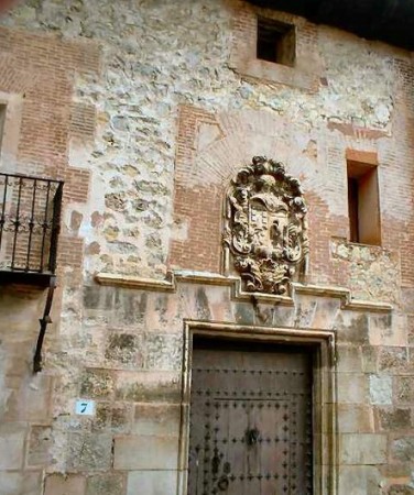 FACHADA CASA EN ALBARRACÍN 376x450 - Albarracín, Fortificación Medieval