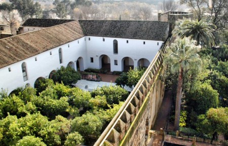 PATIO INTERIOR ALCAZAR CORDOBA 450x290 - El Alcázar de Córdoba y Juego de Tronos