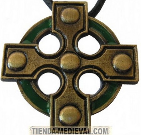 Colgante Cruz Celta acabado bronce 450x431 - Orfebrería medieval