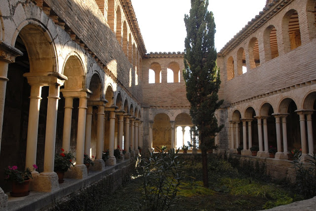 ALQUÉZAR COLEGIATA DE SANTA MARÍA CLAUSTRO 19 1 arrastrado - El Castillo Medieval Alcazaba de Almería