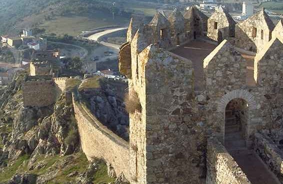 CASTILLO ALBURQUERQUE - El Castillo Templario de Monzón