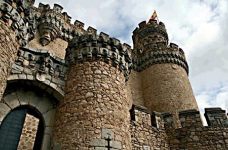 CASTILLO DE LOS MENDOZA TORRES 450x296 - Castillo de Los Mendoza