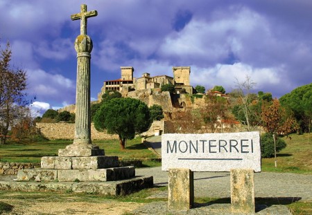 CASTILLO MONTERREI EN VERIN 450x311 - Castillo de Monterrei