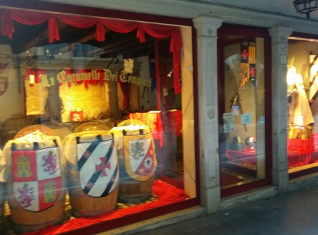 Decoración tienda de caramelos templarios 450x333 - Muéstranos tu decoración medieval