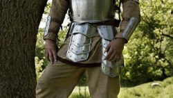 Escarcelas de armadura medieval 250x141 - Armadura completa soldado medieval