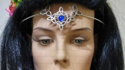 Tiara con perlas cristal 250x141 - Originales diademas y tiaras