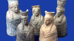 Figuras fenicias en Ibiza 250x141 - Fiestas de Moros y Cristianos