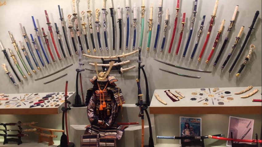 Exposición Marto 6 850x478 - Maravillosa exposición decorativa con espadas, sables y katanas