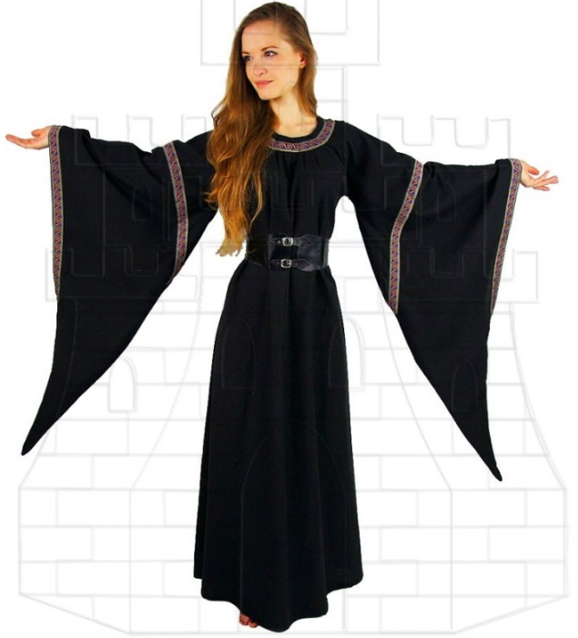 Traje largo negro mangas anchas - Novedosos diseños en trajes medievales