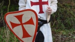 Tabardo niño Templario 250x141 - Espadas medievales para niños