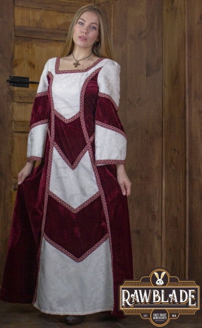 Vestido Medieval Reina Castilla La Mancha 426x675 - Vestuario medieval y de época masculino, femenino e infantil
