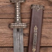 Espada Vikinga Eigg 175x175 - La Espada Ropera de Taza y la Espada Ropera de Lazo