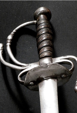 Detalle empuñadura y cazoleta de la Espada Tropa de los Reales Ejércitos (siglo XVIII)