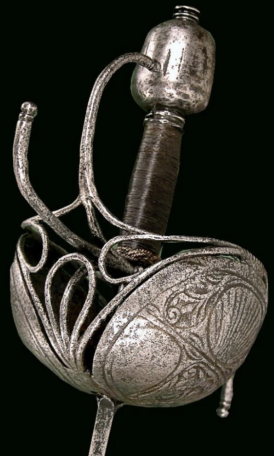 Vista empuñadura, pomo y lazos de la Espada de Conchas, marca espadero (siglo XVII)