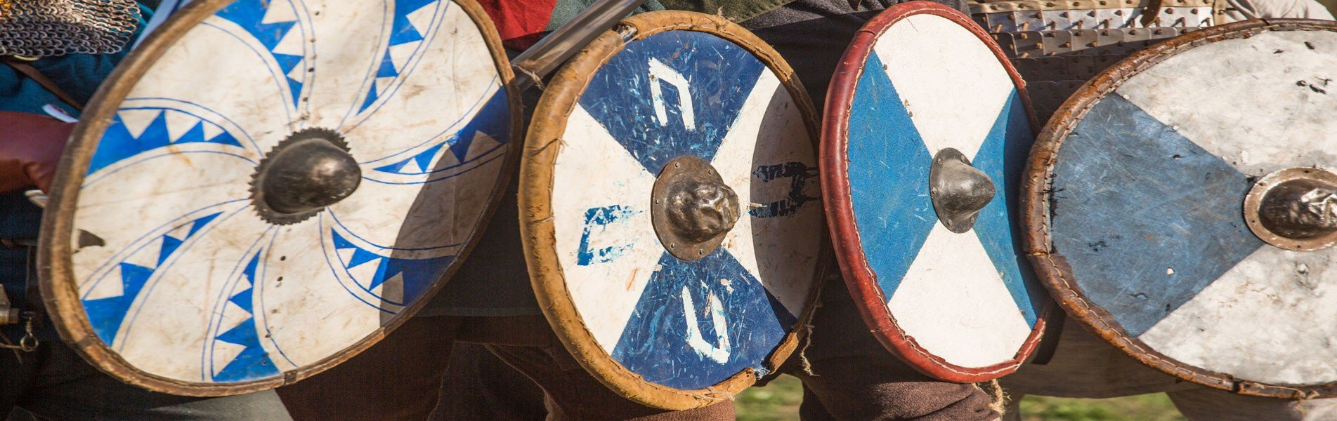 Vikingeskjolde i aktion Escudos Vikingos en acción
